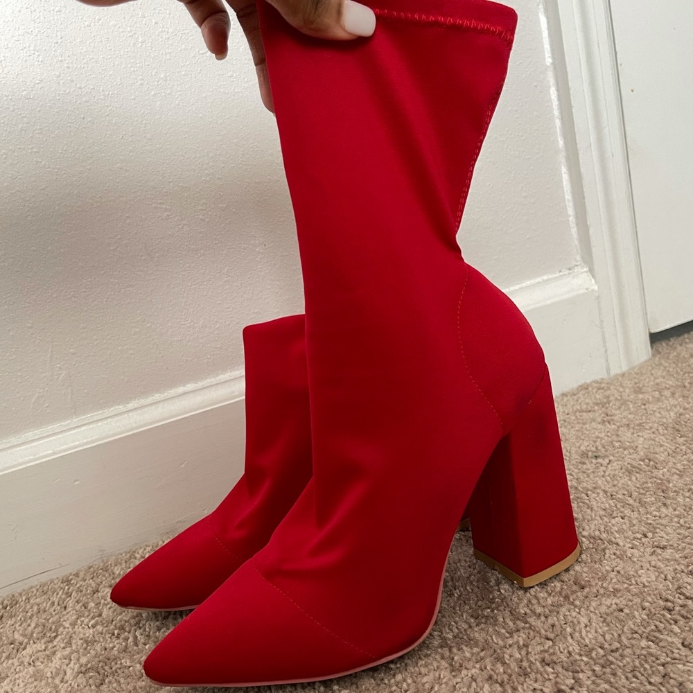 SUPER COMFY RED POINTY TOE BOOTS